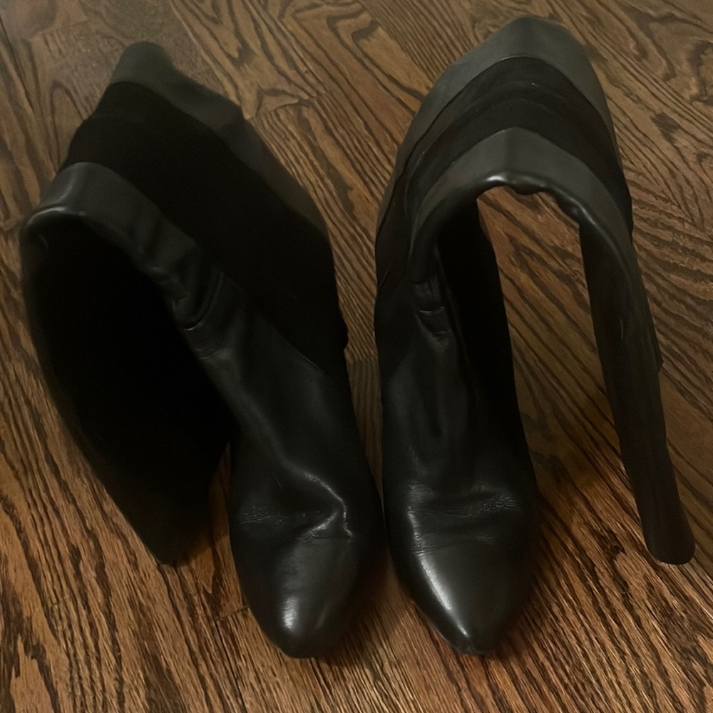 Via Spiga leather and swade heeled boot